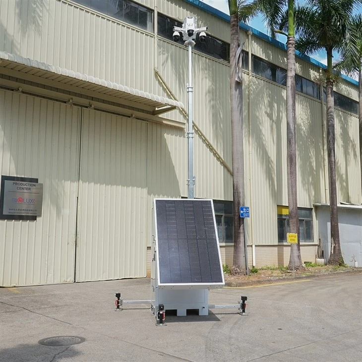 Novērošanas kameras tornis ārpus tīkla ar elektrisko vinču, trīs saules paneļi kalnrūpniecībai